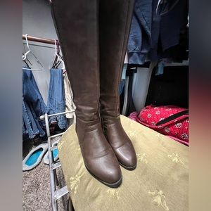 Knee-high women’s boots